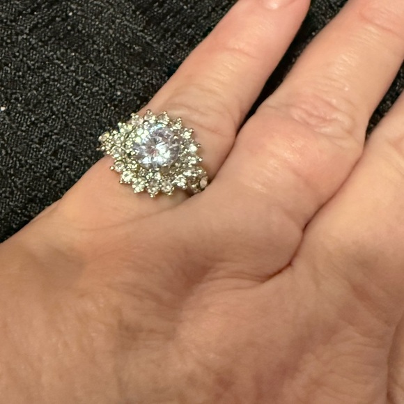 Elegant Silver plated Snowflake Women's Ring - Picture 2 of 6